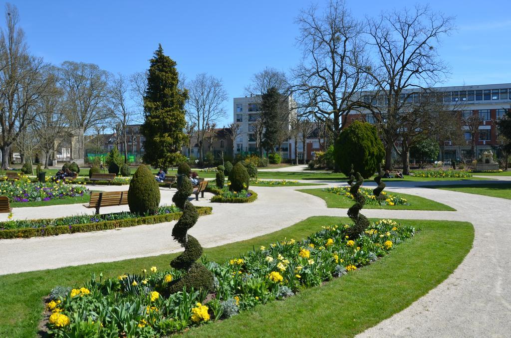 Logis Hotel Saint Martin Orleans Exterior photo